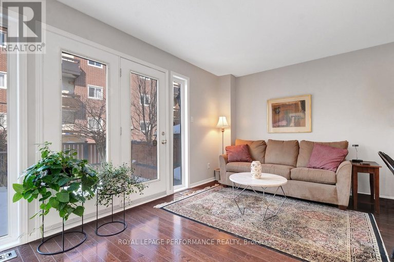 29378688/175-arcola-private/overbrookcastle-heights/ottawa/ontario/K1K4W9_4