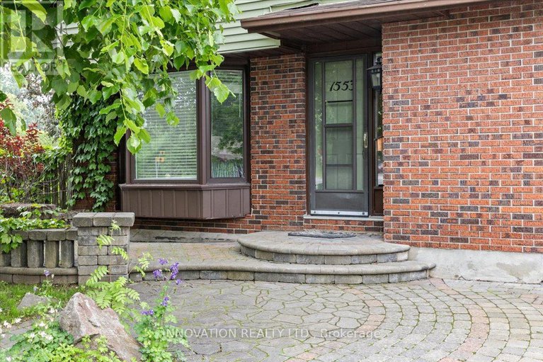 28436166/1553-marcoux-drive/bilberry-creekqueenswood-heights/ottawa/ontario/K1E2K5_3