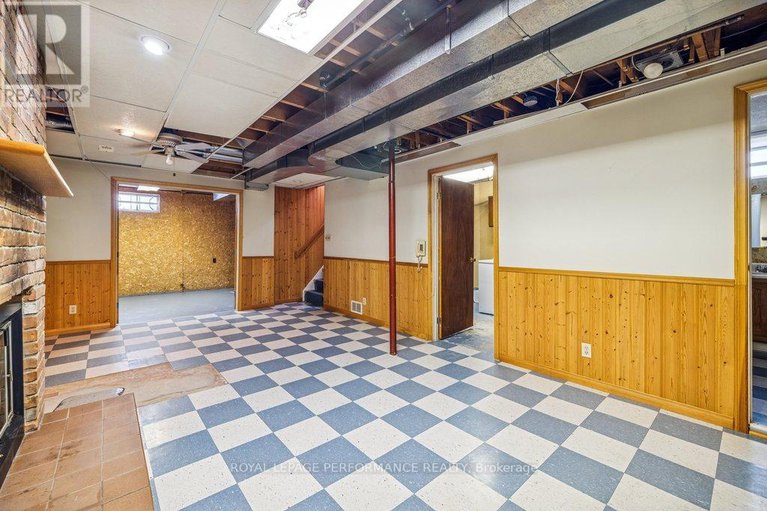 29377761/348-amiens-street/bilberry-creekqueenswood-heights/ottawa/ontario/K1E1N9_36