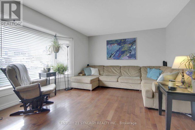 28283837/19-seabrooke-drive/glencairnhazeldean/ottawa/ontario/K2L2H8_9