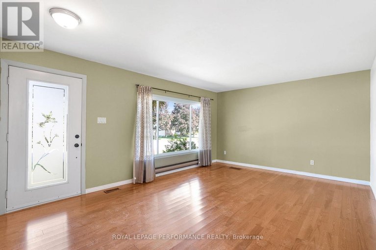 29633490/69-home-avenue/vankleek-hill/champlain/ontario/K0B1R0_2