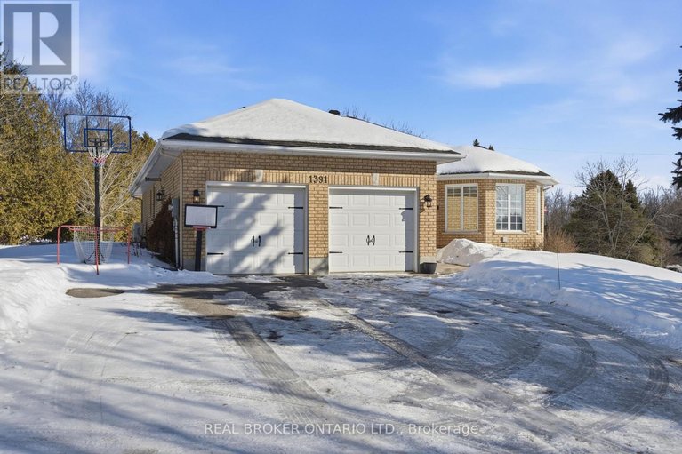 29485307/1391-sutherland-drive/manotick-south-to-roger-stevens/ottawa/ontario/K4M1B3_2