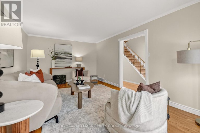 29129242/89-westpark-drive/blackburn-hamlet/ottawa/ontario/K1B3G4_5