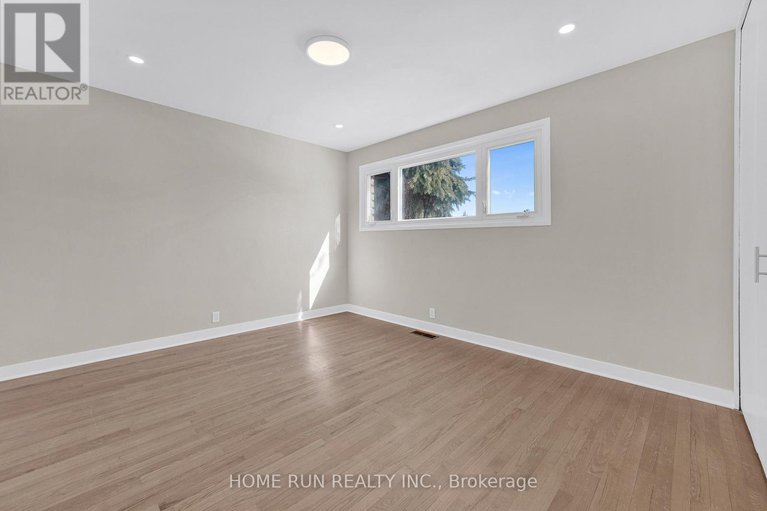 29593960/1259-meadowlands-drive-e/city-viewskylinefisher-heightsparkwood-hills/ottawa/ontario/K2E6K4_27