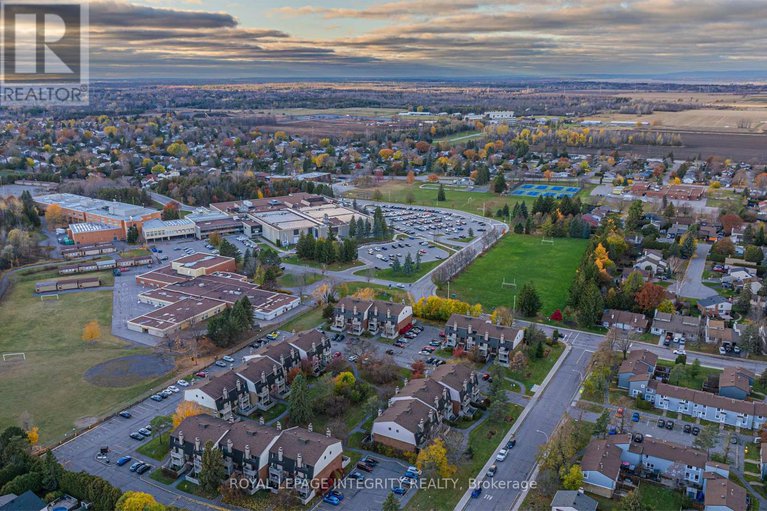29090183/7-6-sweetbriar-circle/pheasant-run/ottawa/ontario/K2J2K4_27