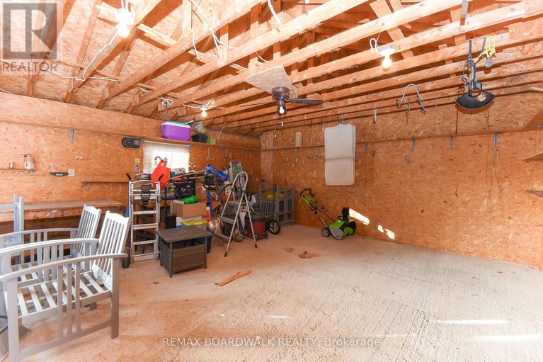 29331899/323-fullerton-avenue/overbrookcastle-heights/ottawa/ontario/K1K1K2_48