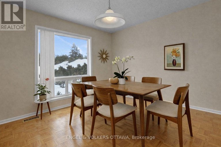 29381933/1016-driftwood-crescent/convent-glen/ottawa/ontario/K1C2P1_5