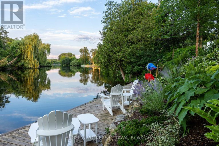 28062589/5651-herwig-place/manotick-south-to-roger-stevens/ottawa/ontario/K4M1B3_48