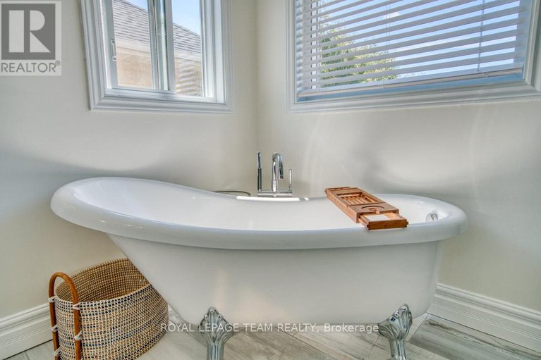 29646083/13-shannondoe-crescent-w/bridlewood/ottawa/ontario/K2M2H1_31