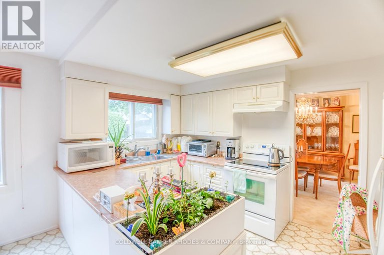 28861258/2005-neepawa-avenue/carlingwood/ottawa/ontario/K2A3L4_8
