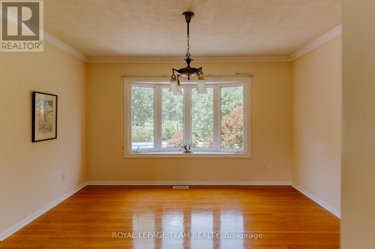28527432/1231-fairway-drive/manotick-south-to-roger-stevens/ottawa/ontario/K4M1B3_19