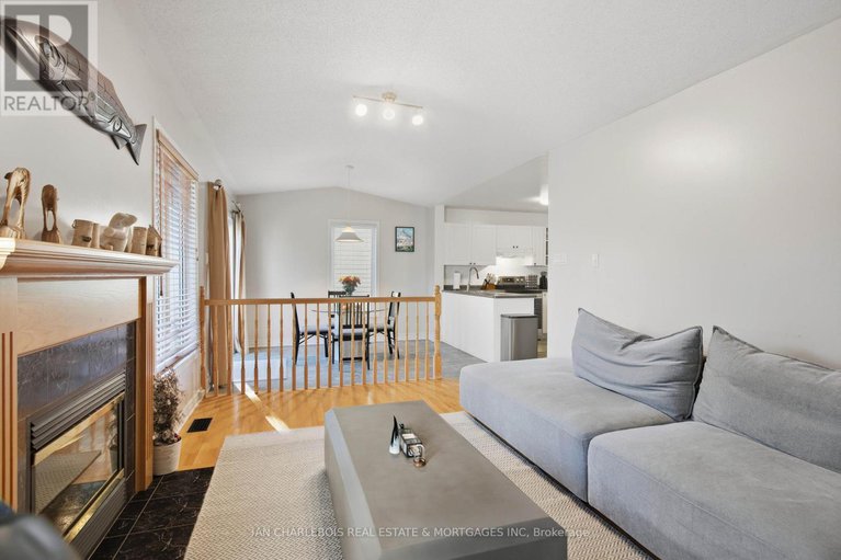 28986125/42-bellingham-place/hunt-club-parkgreenboro/ottawa/ontario/K1T4B2_15