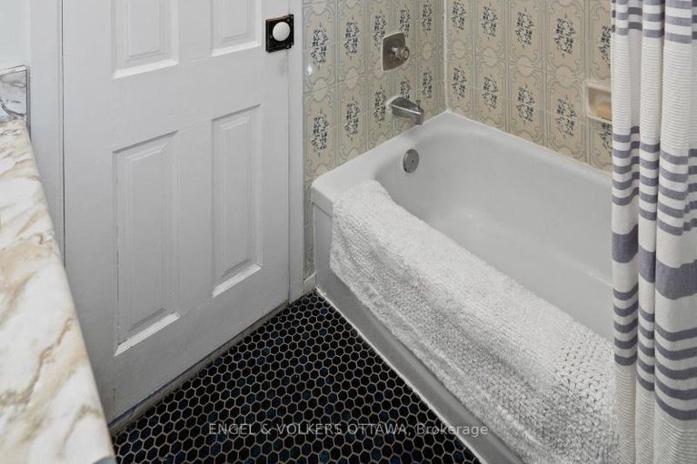 29393365/210-daly-avenue/sandy-hill/ottawa/ontario/K1N6G2_31