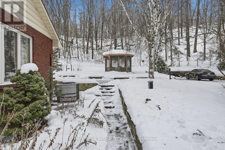 29219287/1814-old-montreal-road/cumberland-ridge/ottawa/ontario/K4C1G8_37