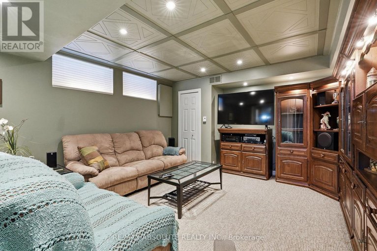 29579174/1594-st-georges-street/bilberry-creekqueenswood-heights/ottawa/ontario/K1E2M9_25