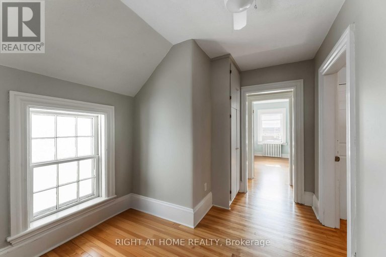 28483202/183-augusta-street/sandy-hill/ottawa/ontario/K1N8B9_18
