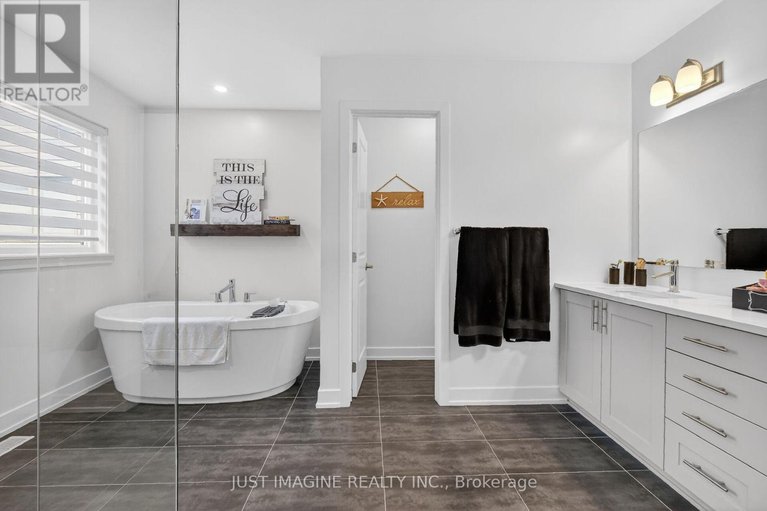 29583767/32-edenbridge-court/mer-bleuebradley-estatesanderson-park/ottawa/ontario/K1W0P1_28