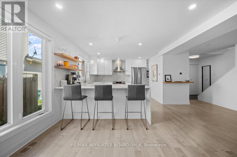 28416743/423-viewmount-drive/borden-farmstewart-farmcarleton-heightsparkwood-hills/ottawa/ontario/K2E7P1_19