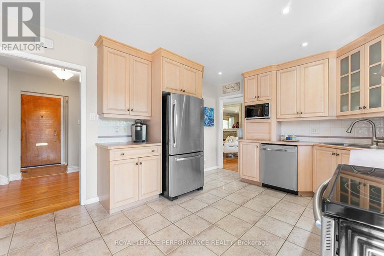 28878550/1044-cromwell-drive/riverside-park/ottawa/ontario/K1V6K5_15