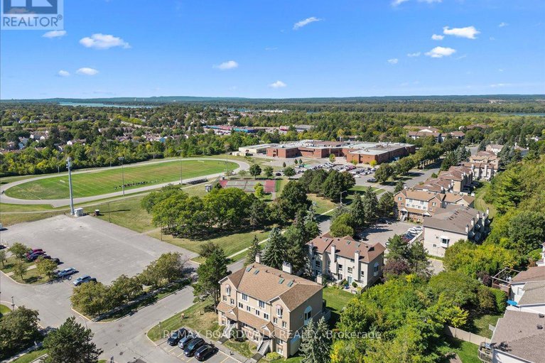 29208561/a-6643-bilberry-drive/convent-glen-north/ottawa/ontario/K1C4N5_24