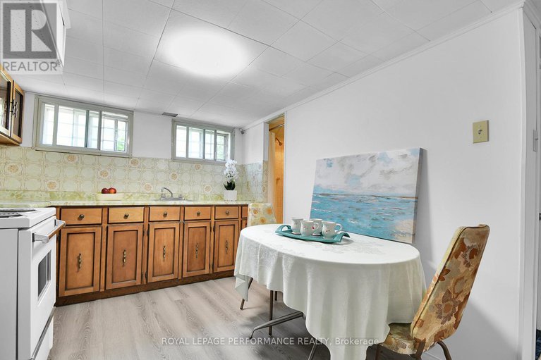 28522253/1379-mayview-avenue/carlington/ottawa/ontario/K1Z8H6_28