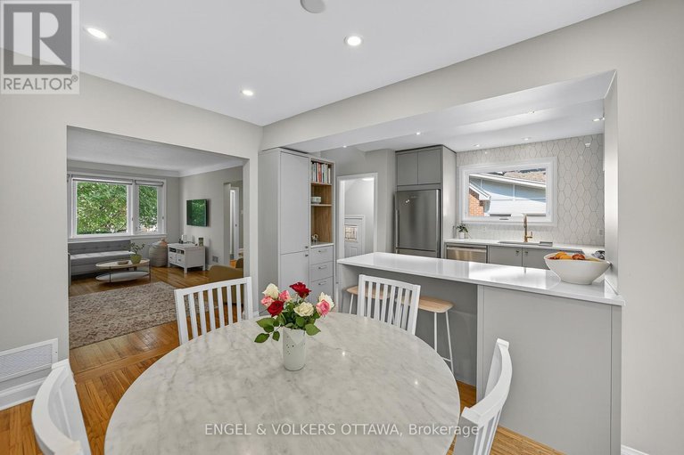 28835292/557-roosevelt-avenue/mckellarhighland/ottawa/ontario/K2A2A2_14