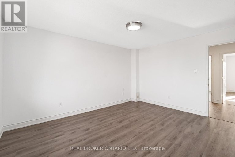 28793842/3-a-southpark-drive/blackburn-hamlet/ottawa/ontario/K1B3B8_32