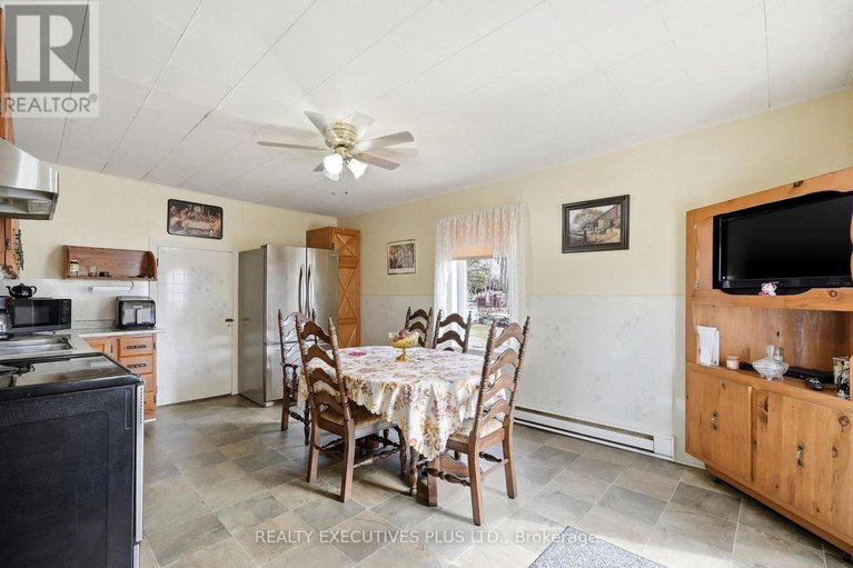 29596736/3721-champlain-street/clarencerockland-twp/clarence-rockland/ontario/K0A1E0_6