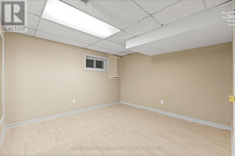 29013157/18-kerry-crescent/city-viewskylinefisher-heightsparkwood-hills/ottawa/ontario/K2E5V6_30