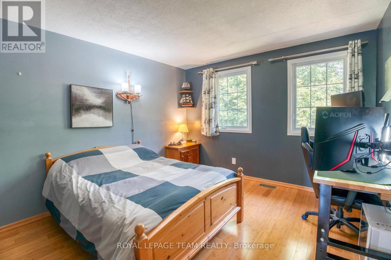 28854199/8-huntsman-crescent/bridlewood/ottawa/ontario/K2M1J2_28