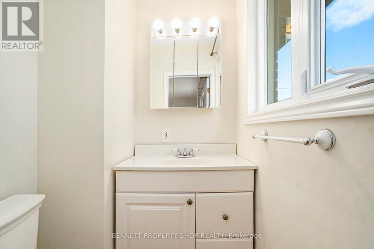 28973672/17-glenmanor-drive/meadowlandscrestview/ottawa/ontario/K2G3E8_14