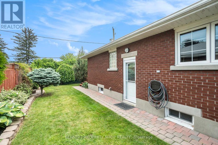 28618081/1339-o-avenue/eastway-gardensindustrial-park/ottawa/ontario/K1G0B1_18