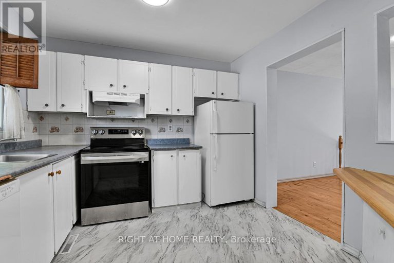 28826395/1441-perez-crescent/carson-grove/ottawa/ontario/K1J8V3_5
