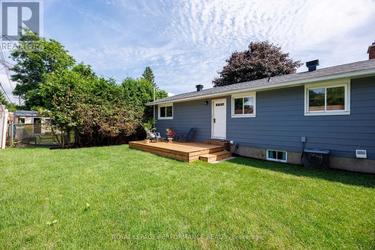 28604783/1398-jamison-avenue-s/bilberry-creekqueenswood-heights/ottawa/ontario/K1E1J5_45