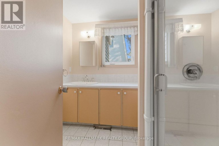 29120636/1884-elmridge-drive/beacon-hill-south/ottawa/ontario/K1J6R7_20