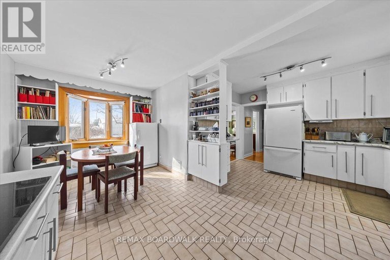 29689978/961-kingsmere-avenue/mckellar-heightsglabar-park/ottawa/ontario/K2A3K3_16