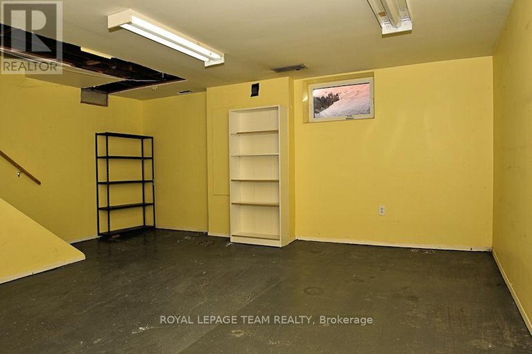 29378694/1305-kingston-avenue/carlington/ottawa/ontario/K1Z8K9_31