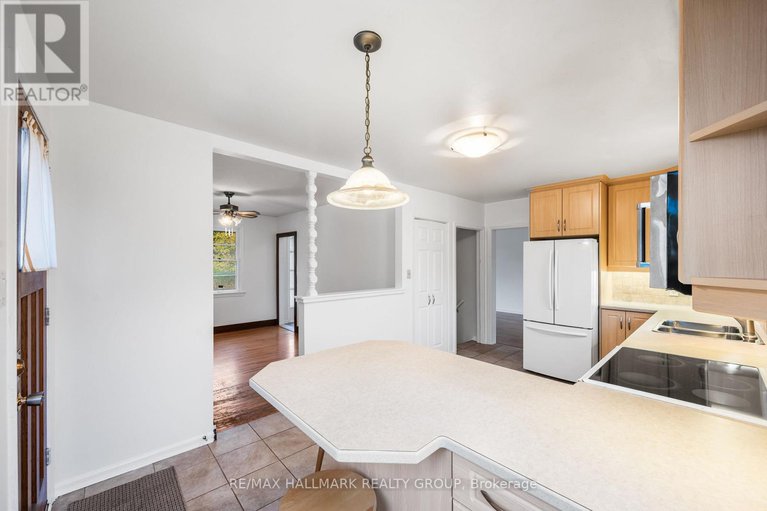 29078857/2028-othello-avenue/elmvale-acresurbandale/ottawa/ontario/K1G2A6_9