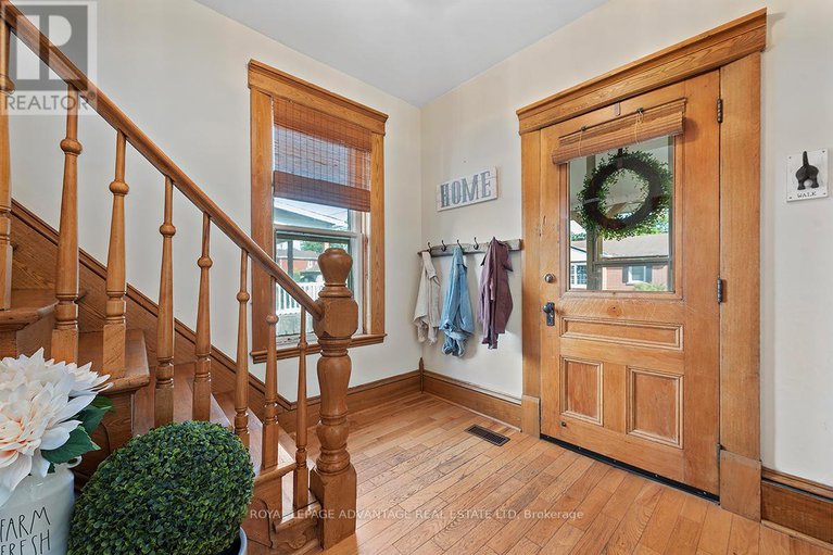 28631022/6-foster-avenue/smiths-falls/smiths-falls/ontario/K7A1K1_9