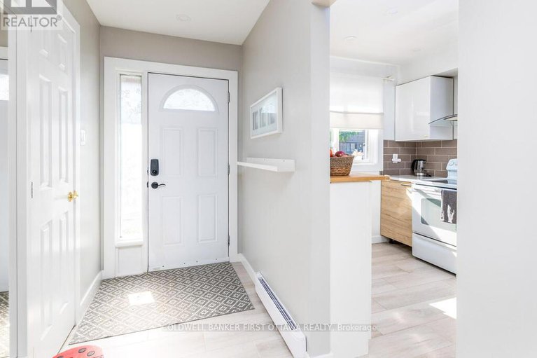 28873248/5c-woodvale-green/craig-henrywoodvale/ottawa/ontario/K2G4G9_4