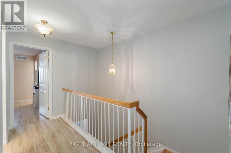 28479510/333-hillsboro-private/emerald-meadowstrailwest/ottawa/ontario/K2M3B2_11