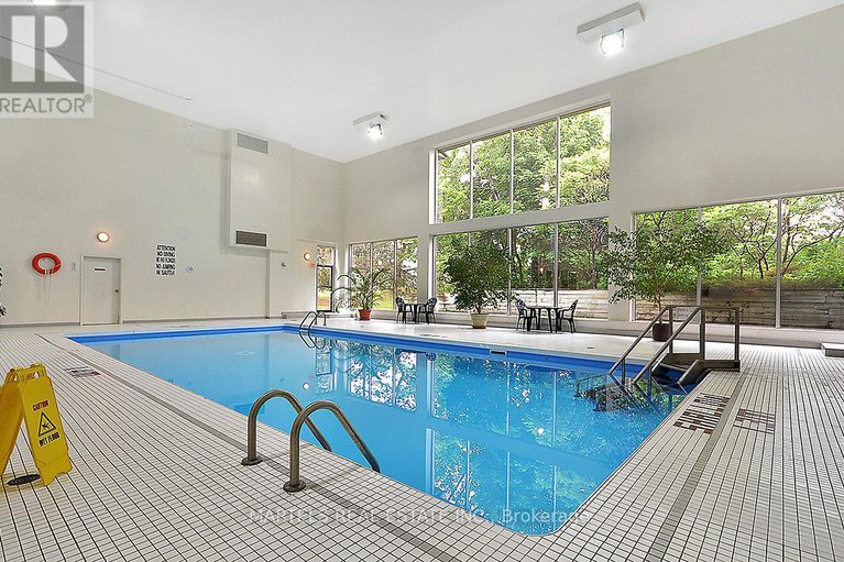 28429605/216-270-brittany-drive/viscount-alexander-park/ottawa/ontario/K1K4M3_18
