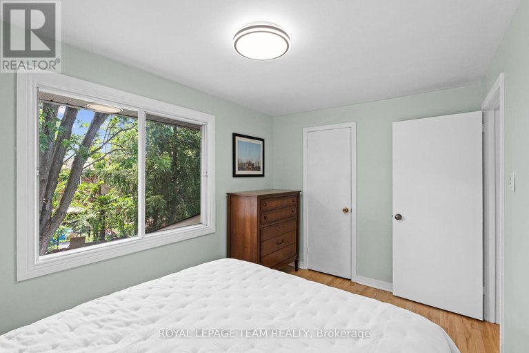 28651441/334-queen-mary-street/overbrookcastle-heights/ottawa/ontario/K1K1W9_20