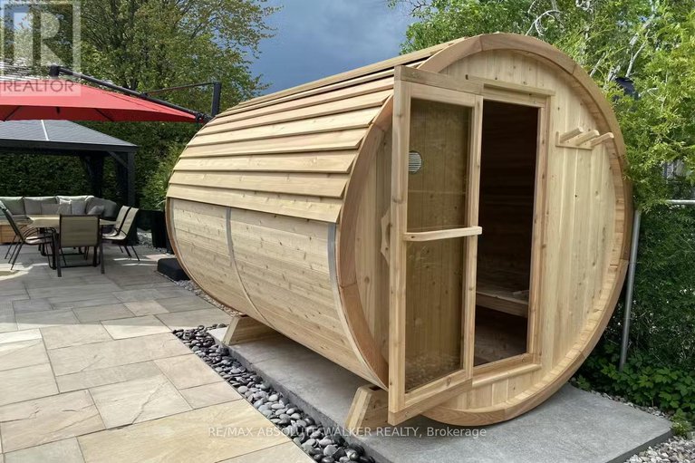 29422550/19-lambert-drive/sheahan-estatestrend-village/ottawa/ontario/K2H5Y3_34