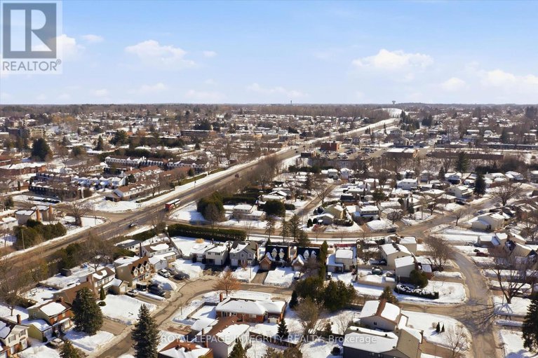 29431124/1735-bonaventure-terrace/convent-glen-south/ottawa/ontario/K1C1W5_38