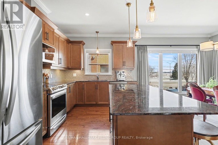 29678243/140-connemara-private/crystal-beach/ottawa/ontario/K2H0A7_5