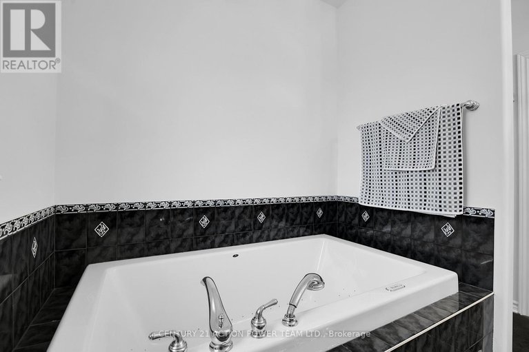 29163831/1969-loasa-lane/springridgeeast-village/ottawa/ontario/K4A4T4_27