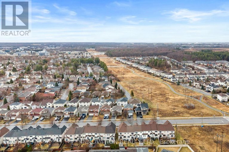 29615083/1287-klondike-road/morgans-grantsouth-march/ottawa/ontario/K2W1E2_42