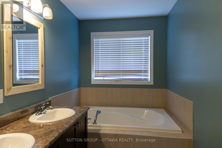 28230051/654-moorpark-avenue/emerald-meadowstrailwest/ottawa/ontario/K2M0H8_26