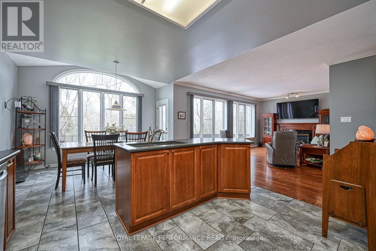 28233202/4191-wolfe-point-way/riverside-southgloucester-glen/ottawa/ontario/K1V1P5_17